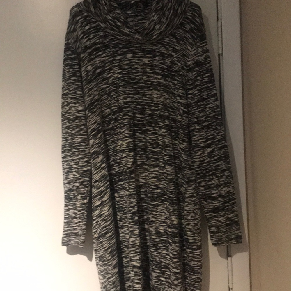 Old Navy Sweater Style Dress - Picture 3 of 4